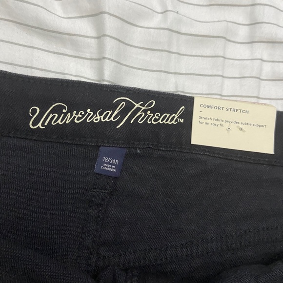 UNIVERSAL THREAD HIGH WAISTED SHORTIES - Picture 3 of 3